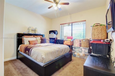 House in Cutler Bay, Florida 5 bedrooms, 366.5 sq.m. № 1752395 - photo 19