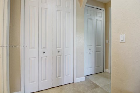 House in Cutler Bay, Florida 5 bedrooms, 366.5 sq.m. № 1752395 - photo 23