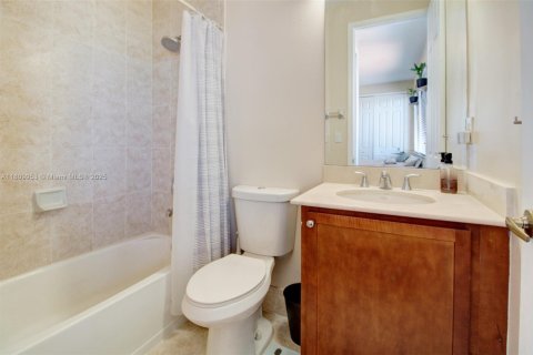 House in Cutler Bay, Florida 5 bedrooms, 366.5 sq.m. № 1752395 - photo 29