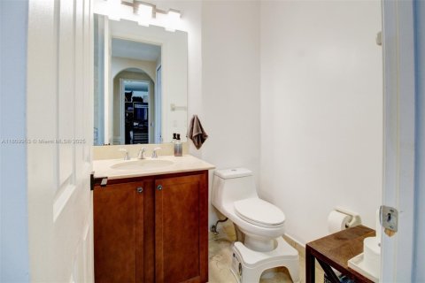 House in Cutler Bay, Florida 5 bedrooms, 366.5 sq.m. № 1752395 - photo 28