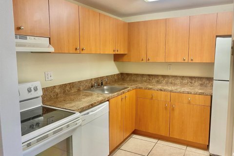 Condominio en West Palm Beach, Florida, 2 dormitorios № 2188181