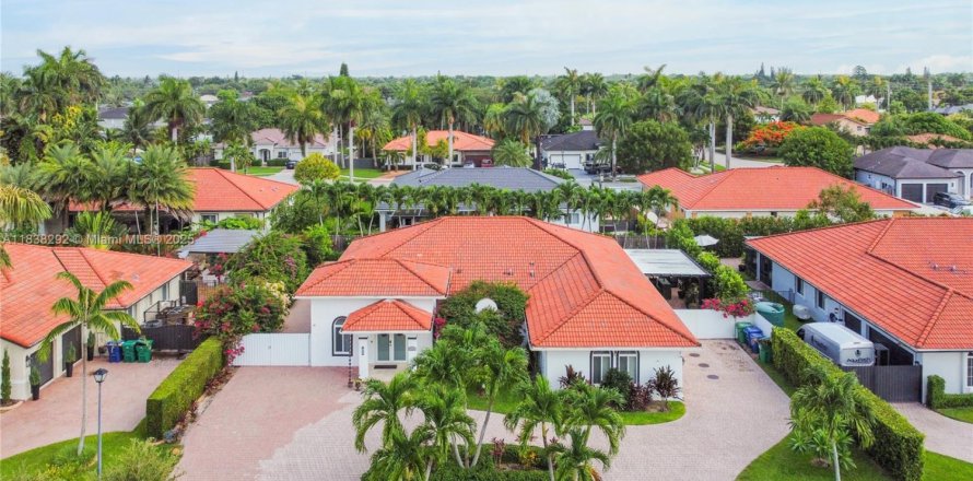 Casa en Miami, Florida 4 dormitorios, 257.71 m2 № 1843985