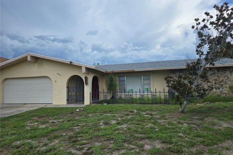 House in Port Charlotte, Florida 3 bedrooms, 171.87 sq.m. № 1795272 - photo 1