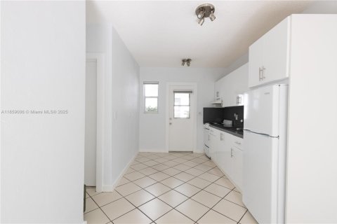 Propiedad comercial en venta en Miami, Florida № 1957841 - foto 7