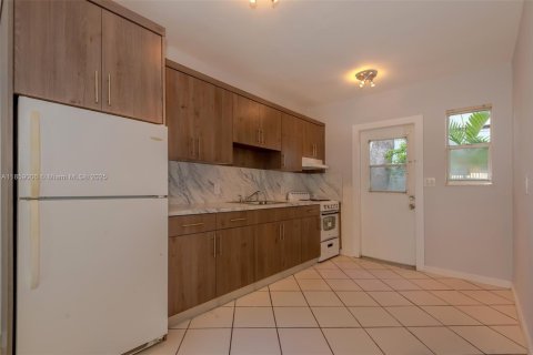 Propiedad comercial en venta en Miami, Florida № 1957841 - foto 4