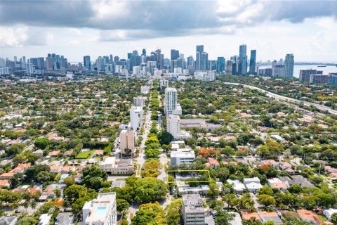 Propiedad comercial en venta en Miami, Florida № 1957841 - foto 3