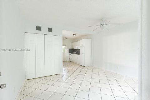 Propiedad comercial en venta en Miami, Florida № 1957841 - foto 8