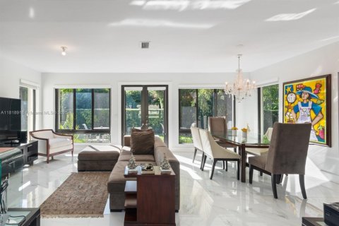 Купить виллу или дом в Майами-Шорс, Флорида 3 спальни, 197.23м2, № 1962118 - фото 4