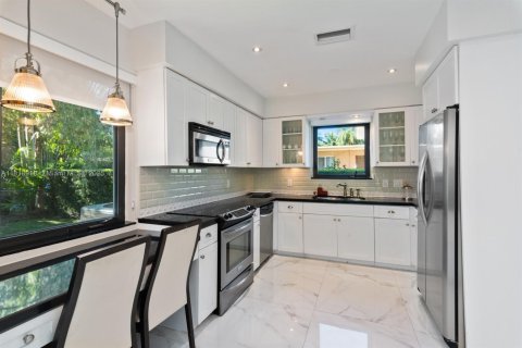 Купить виллу или дом в Майами-Шорс, Флорида 3 спальни, 197.23м2, № 1962118 - фото 3