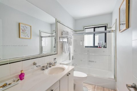 Купить виллу или дом в Майами-Шорс, Флорида 3 спальни, 197.23м2, № 1962118 - фото 6