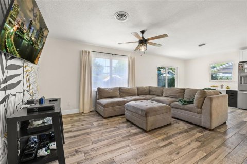 Casa en venta en Orlando, Florida, 3 dormitorios, 125.98 m2 № 1655166 - foto 12