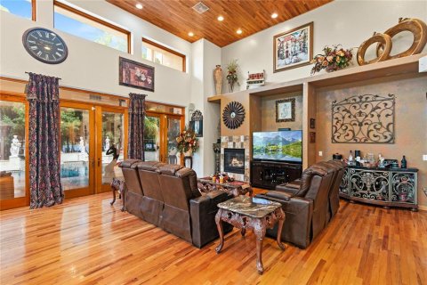 House in Orlando, Florida 10 bedrooms, 685.25 sq.m. № 1531680 - photo 6