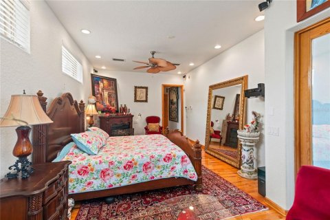 House in Orlando, Florida 10 bedrooms, 685.25 sq.m. № 1531680 - photo 17