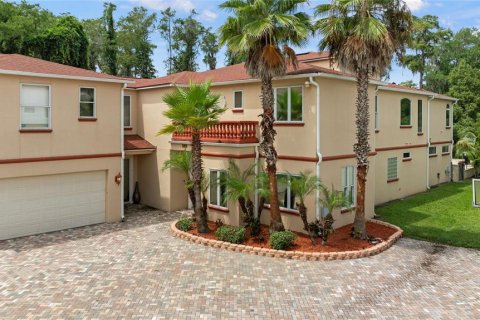 House in Orlando, Florida 10 bedrooms, 685.25 sq.m. № 1531680 - photo 2