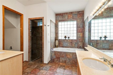 House in Orlando, Florida 10 bedrooms, 685.25 sq.m. № 1531680 - photo 21