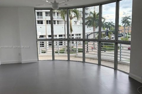 Купить кондоминиум в Холливуд, Флорида 3 спальни, 137.5м2, № 1983311 - фото 17