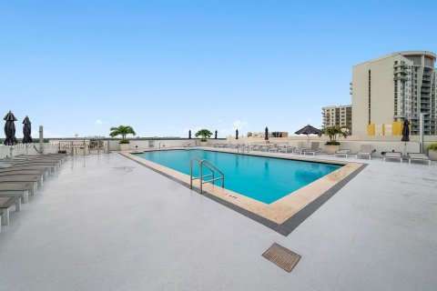 Condo in Hollywood, Florida, 3 bedrooms  № 1983311 - photo 2