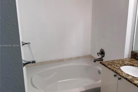 Купить кондоминиум в Холливуд, Флорида 3 спальни, 137.5м2, № 1983311 - фото 23