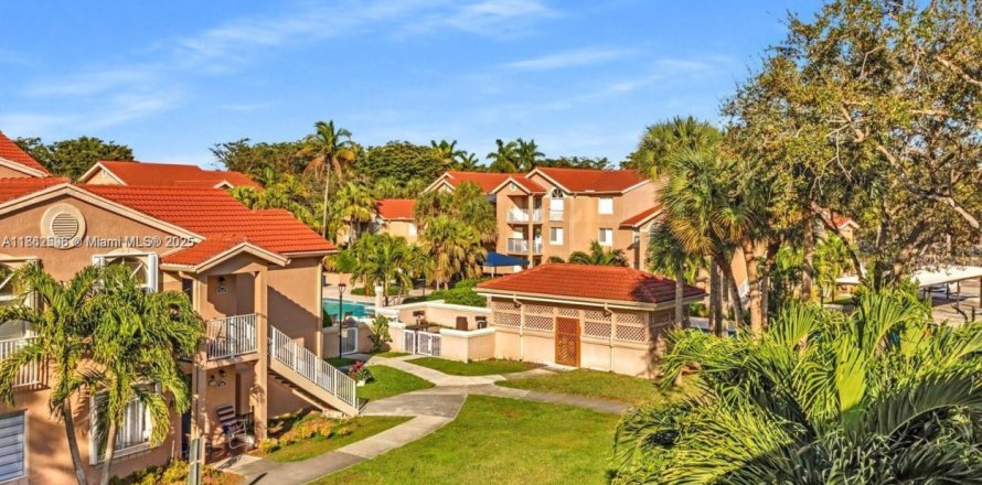 Condo in Miami, Florida, 2 bedrooms № 1890479