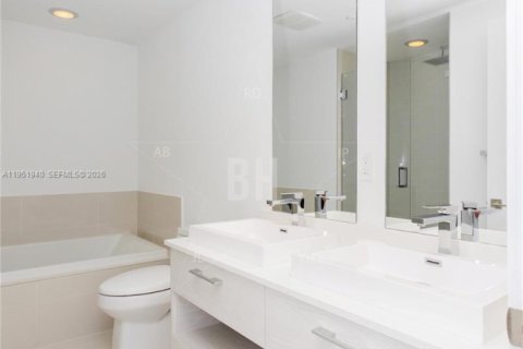 Condominio en alquiler en Miami, Florida, 2 dormitorios, 104.52 m2 № 2020387 - foto 11