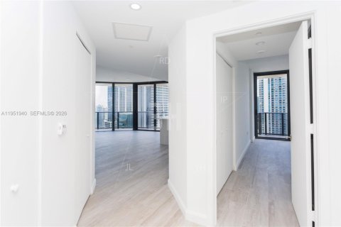 Condominio en alquiler en Miami, Florida, 2 dormitorios, 104.52 m2 № 2020387 - foto 2