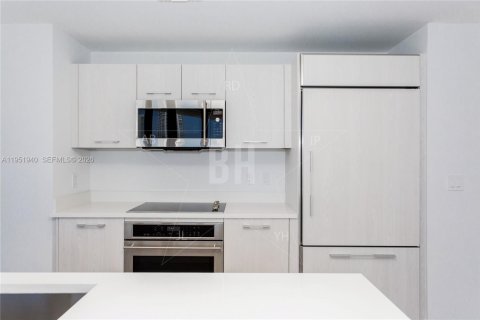 Condominio en alquiler en Miami, Florida, 2 dormitorios, 104.52 m2 № 2020387 - foto 5