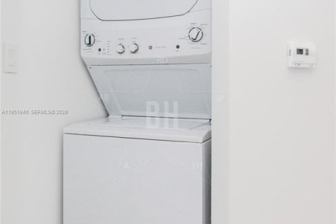 Condominio en alquiler en Miami, Florida, 2 dormitorios, 104.52 m2 № 2020387 - foto 6