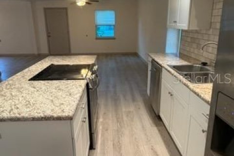 House in Saint Petersburg, Florida 2 bedrooms, 112.97 sq.m. № 2234339 - photo 12