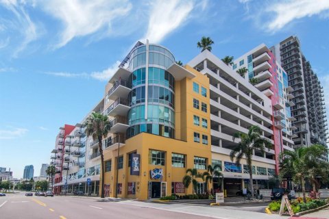 Condo in Tampa, Florida, 1 bedroom  № 1549683 - photo 2