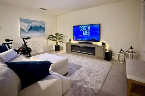 House in Clermont, Florida 1 bedroom, 11.83 sq.m. № 1905235 - photo 3