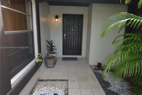 Touwnhouse à vendre à Miami, Floride: 1 chambre, 65.96 m2 № 1698290 - photo 4