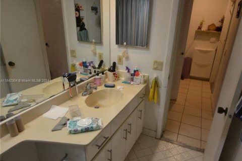 Touwnhouse à vendre à Miami, Floride: 1 chambre, 65.96 m2 № 1698290 - photo 17