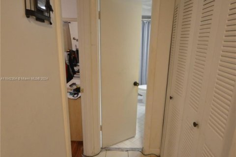 Touwnhouse à vendre à Miami, Floride: 1 chambre, 65.96 m2 № 1698290 - photo 6
