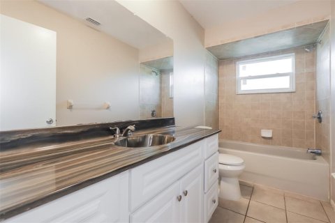 House in Lakeland, Florida 4 bedrooms, 219.25 sq.m. № 2349313 - photo 16