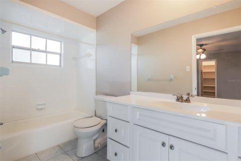 House in Lakeland, Florida 4 bedrooms, 219.25 sq.m. № 2349313 - photo 15