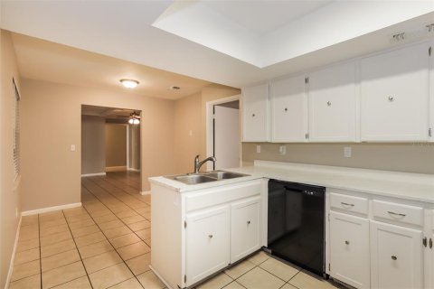 House in Lakeland, Florida 4 bedrooms, 219.25 sq.m. № 2349313 - photo 10