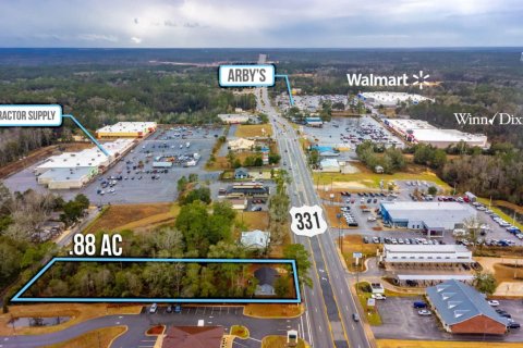 Commercial property in De Funiak Springs, Florida № 559373 - photo 1