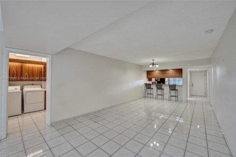 Condominio en alquiler en Davie, Florida, 2 dormitorios, 128.67 m2 № 1922589 - foto 23