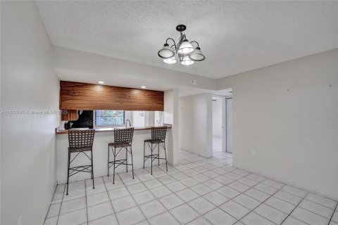 Condominio en alquiler en Davie, Florida, 2 dormitorios, 128.67 m2 № 1922589 - foto 11