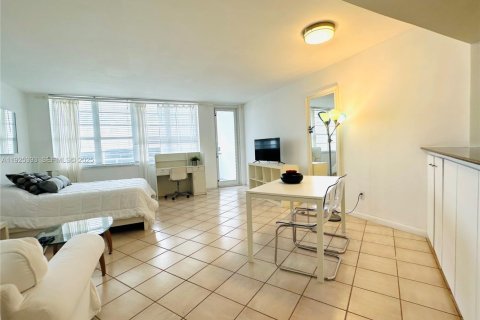 Купить кондоминиум в Майами-Бич, Флорида 51.1м2, № 1984404 - фото 10