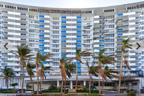 Купить кондоминиум в Майами-Бич, Флорида 51.1м2, № 1984404 - фото 2
