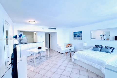 Купить кондоминиум в Майами-Бич, Флорида 51.1м2, № 1984404 - фото 8