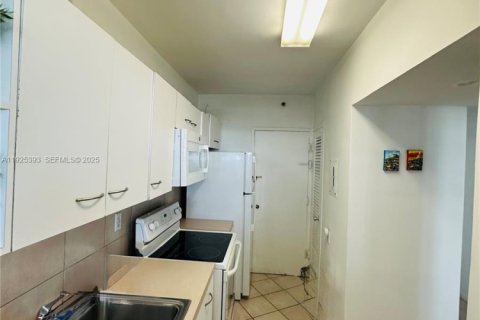 Купить кондоминиум в Майами-Бич, Флорида 51.1м2, № 1984404 - фото 13