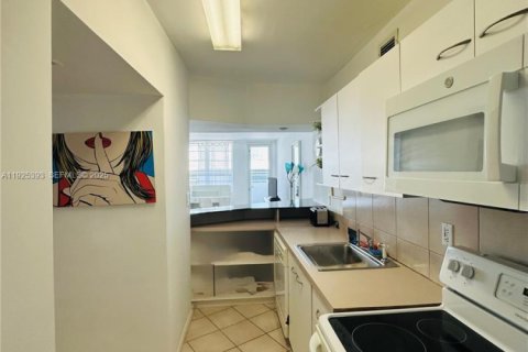 Купить кондоминиум в Майами-Бич, Флорида 51.1м2, № 1984404 - фото 12