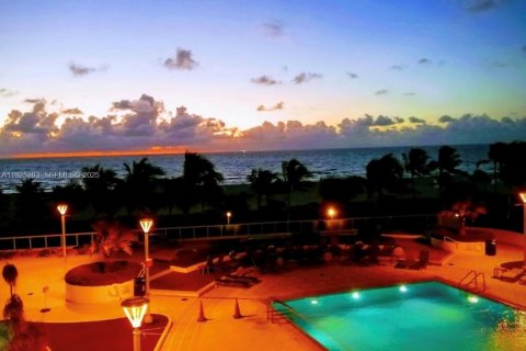 Купить кондоминиум в Майами-Бич, Флорида 51.1м2, № 1984404 - фото 25