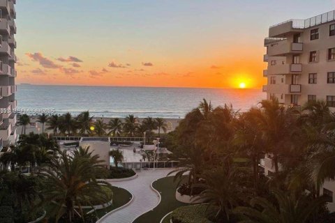 Купить кондоминиум в Майами-Бич, Флорида 51.1м2, № 1984404 - фото 1