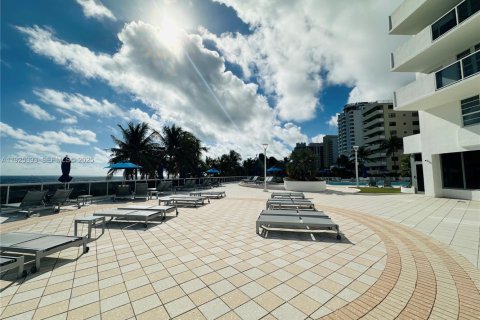 Купить кондоминиум в Майами-Бич, Флорида 51.1м2, № 1984404 - фото 27