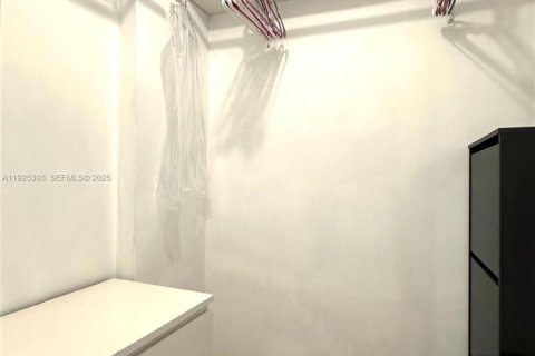 Купить кондоминиум в Майами-Бич, Флорида 51.1м2, № 1984404 - фото 17