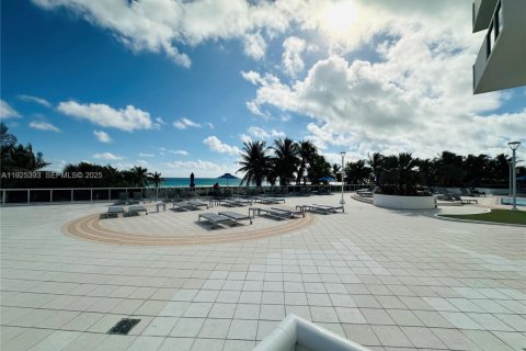 Купить кондоминиум в Майами-Бич, Флорида 51.1м2, № 1984404 - фото 28