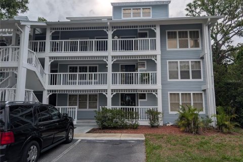 Condo in Palm Harbor, Florida, 2 bedrooms  № 2204937